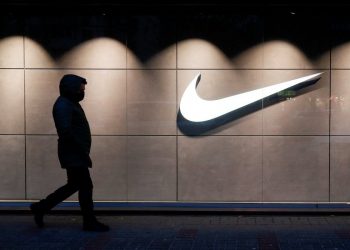 Inside Nike's CEO Switch: 3 Massive Challenges Elliott Hill Must Overcome! cover