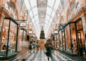 November Retail Sales Beat Expectations, Showing a Strong Start to Holiday Shopping Season cover