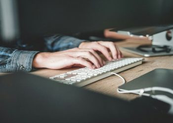 Alphabet’s $200 Billion Wipeout: Why Gemini Just Can’t Catch Up To DeepSeek & OpenAI! cover