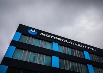 Motorola’s $4.4B Bet on Battlefield Networking: What the Silvus Acquisition Could Mean For Investors! cover