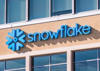 Snowflake Just Got Crunchy: The $250M Bet That Could Change the AI Data Game! cover