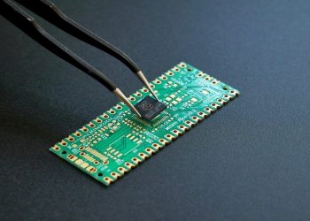 TSMC’s $165 Billion U.S. Bet: Can the Chip Giant Avoid a Meltdown? cover