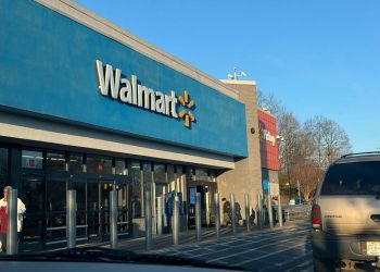 ​Walmart Earnings Beat Sales Expectations but Profit Outlook Falls Short cover